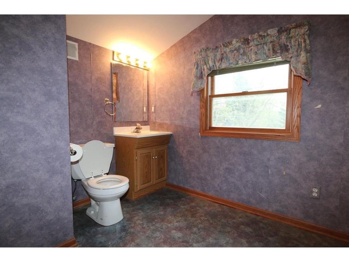 St. Paul House: 818 Aldine St