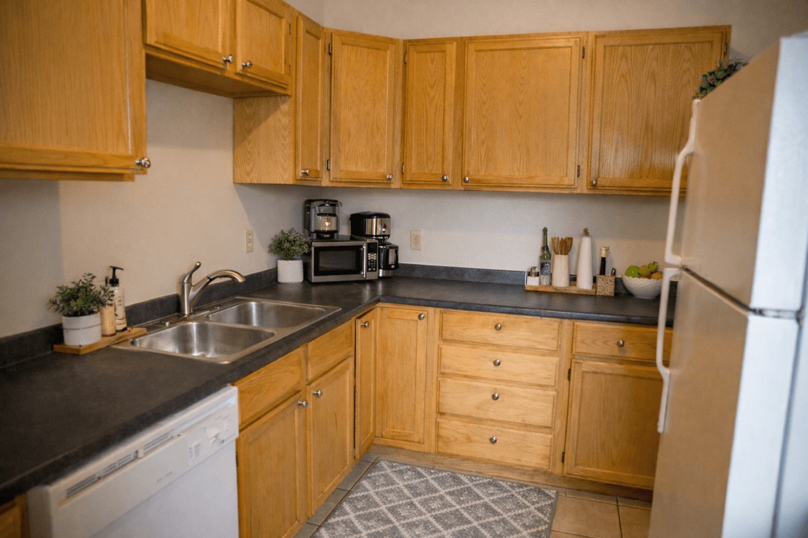 Minnneapolis Apartment: 417 11th Ave SE