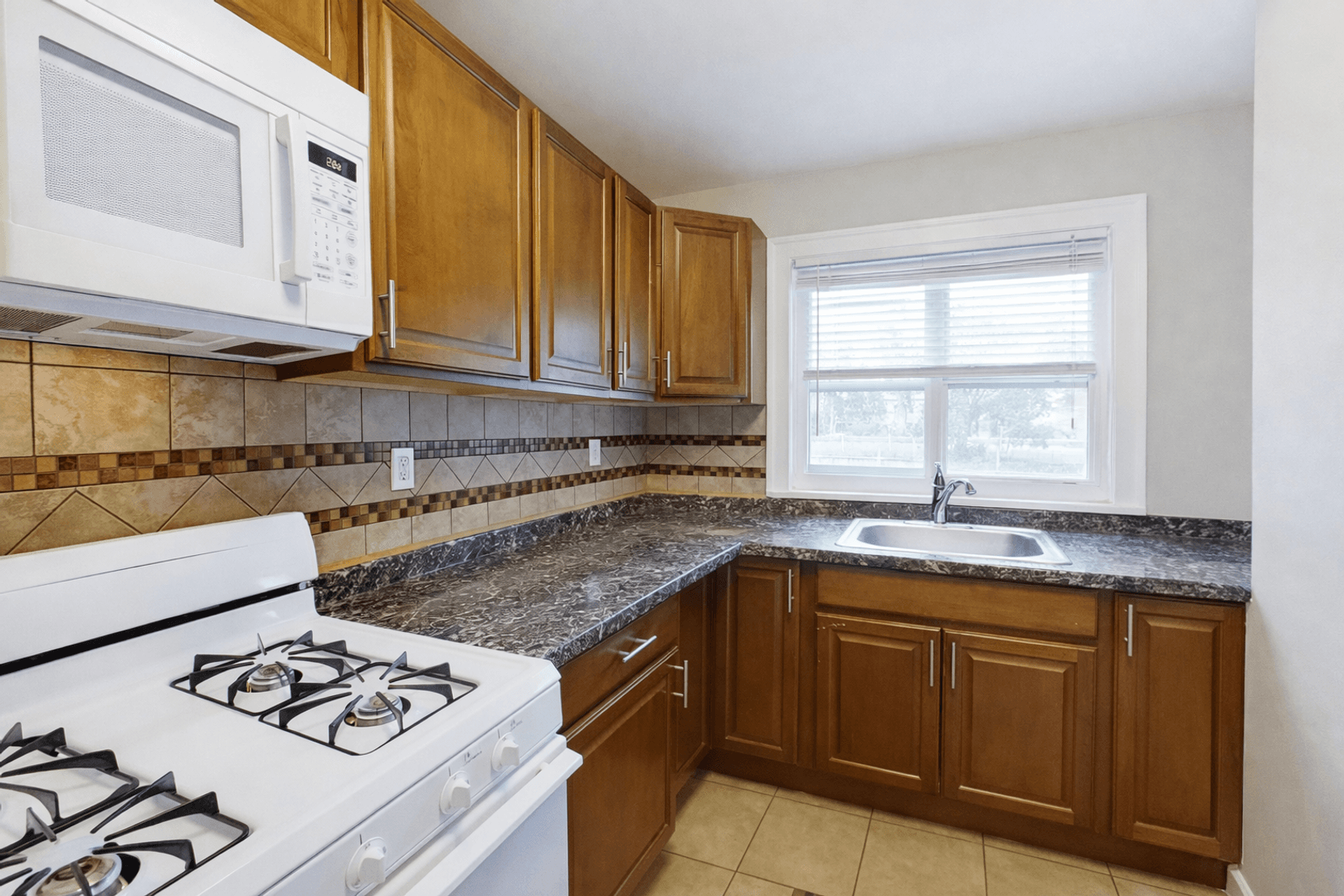 Minneapolis Apartment: 806-08 5th St SE