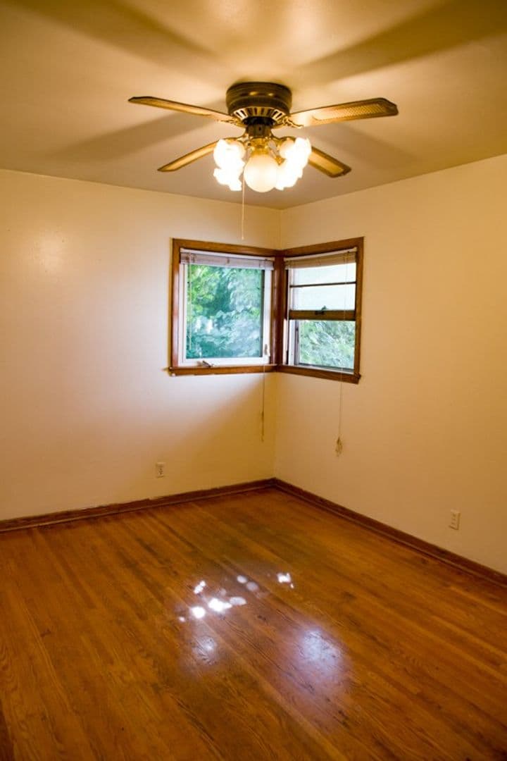 Minneapolis Apartment: 1104-06 13th Ave SE