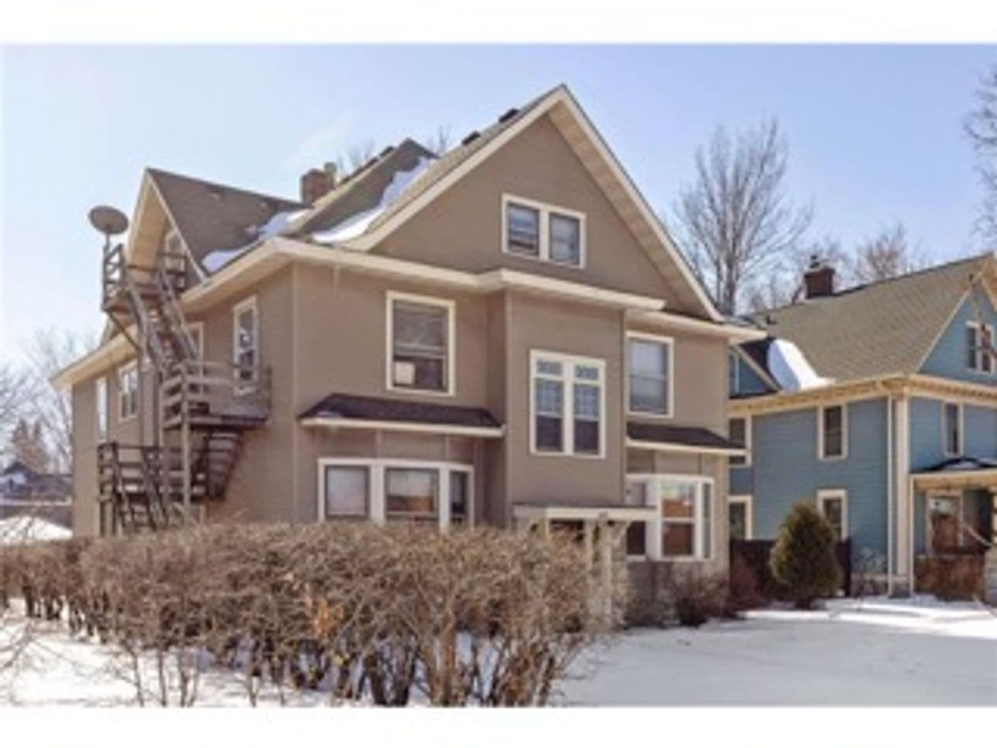 St. Paul Apartment: 1862 Roblyn Avenue
