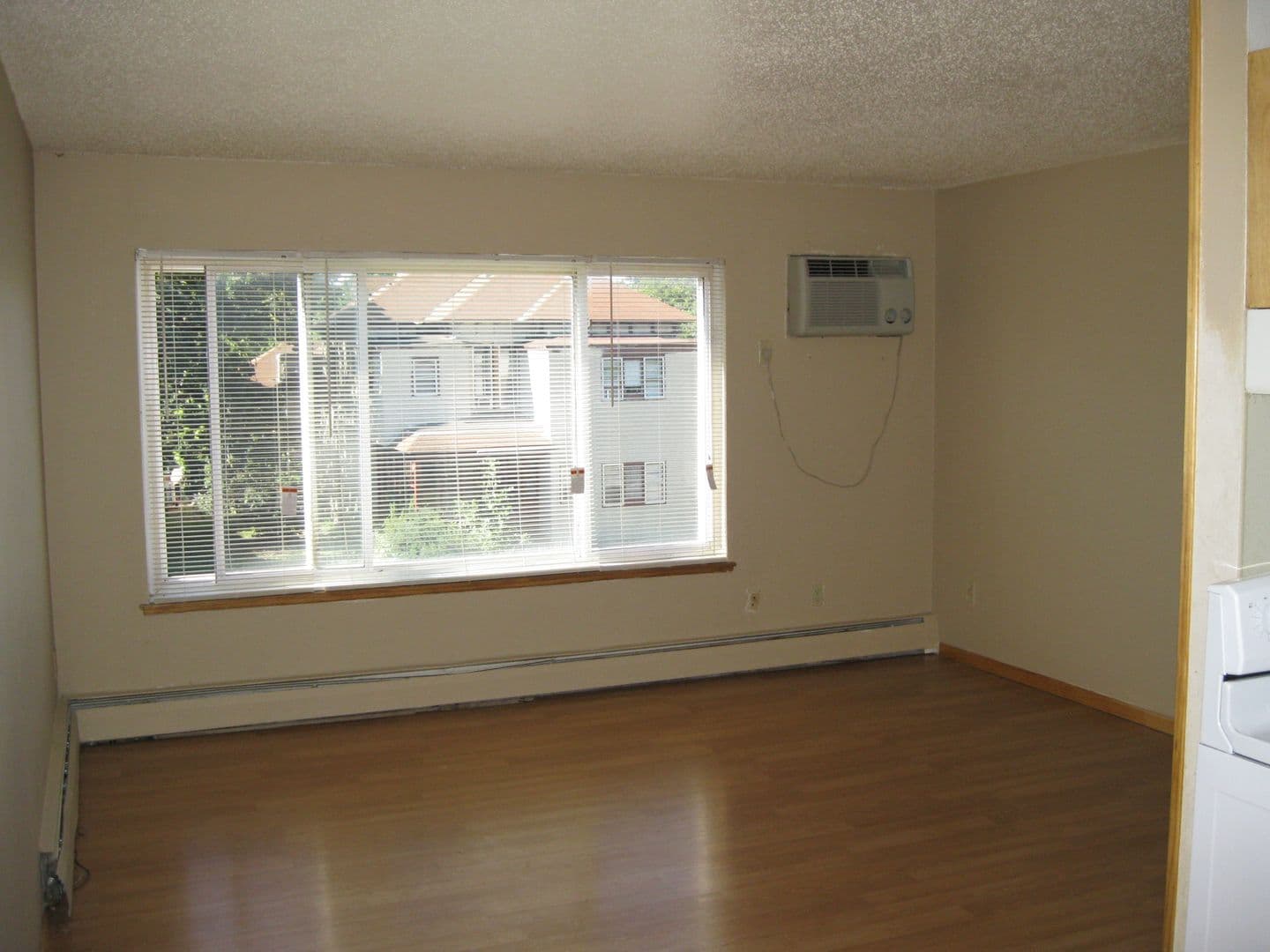 Minneapolis Apartment: 414 7th Ave SE