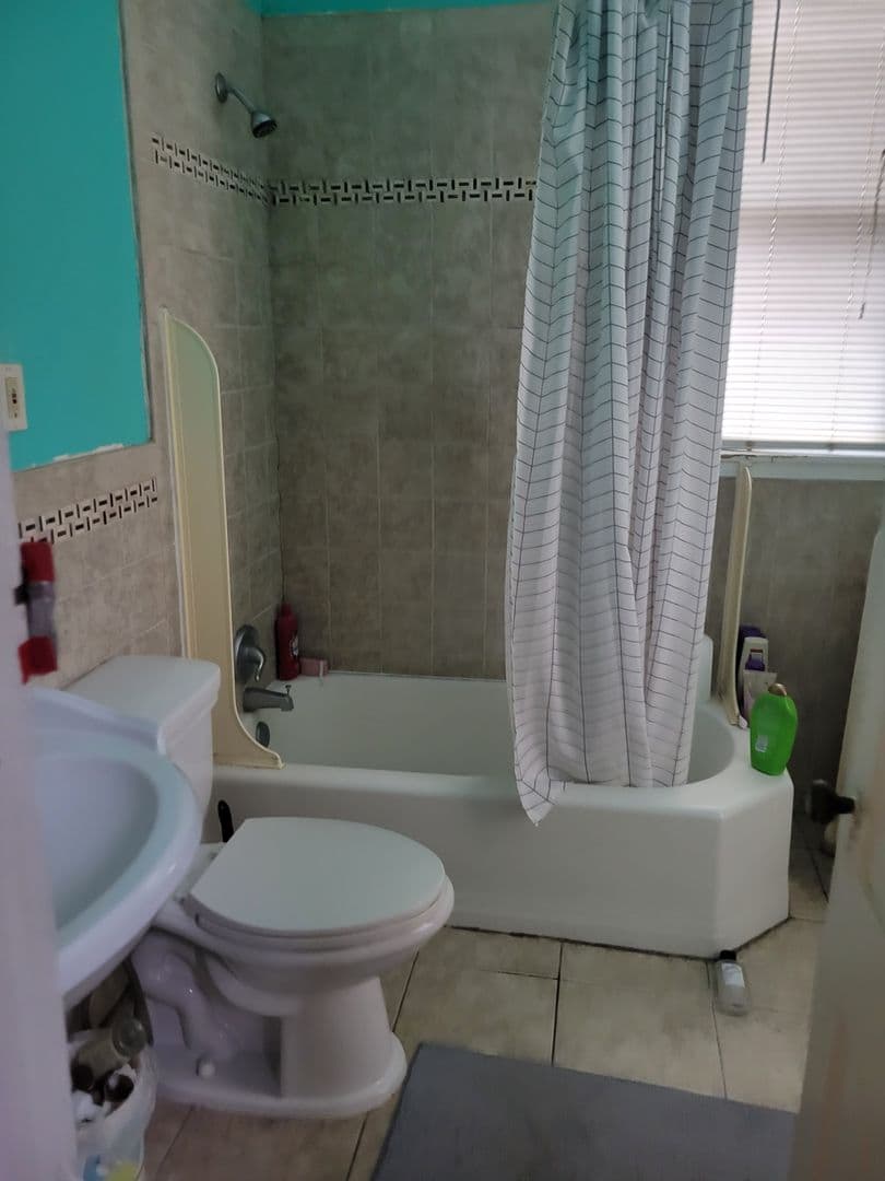 St. Paul Apartment: 2215 Como Ave