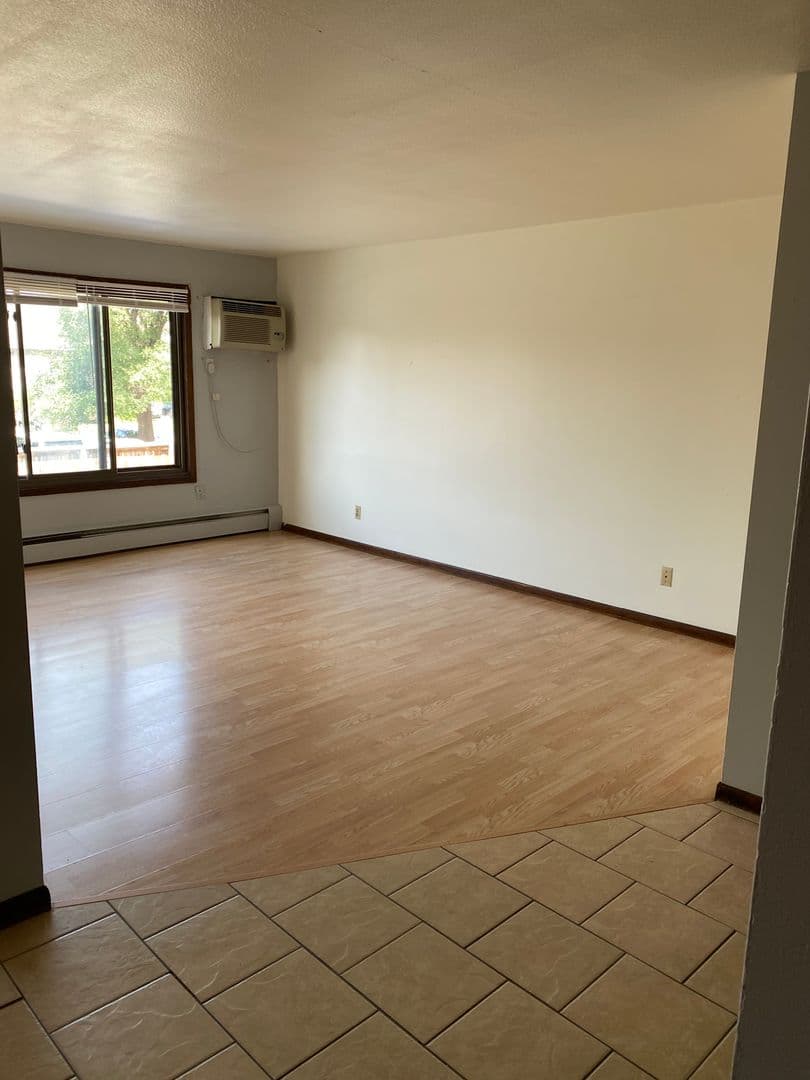 Minneapolis Apartment: 904-912 21st Ave S