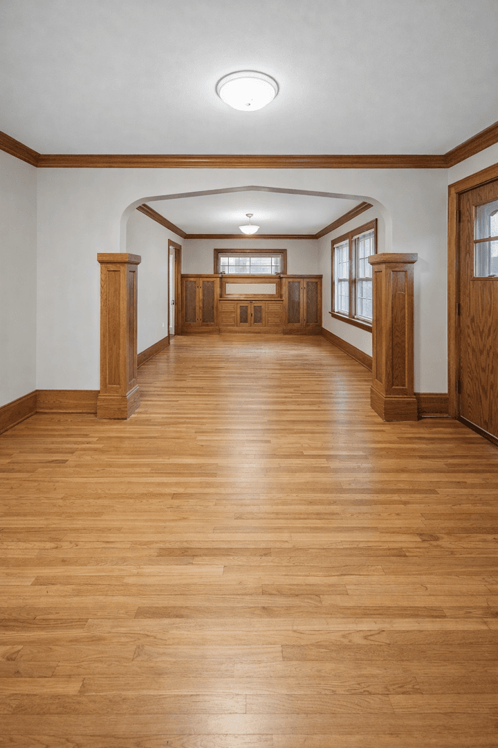 St. Paul House: 811 Snelling Ave N