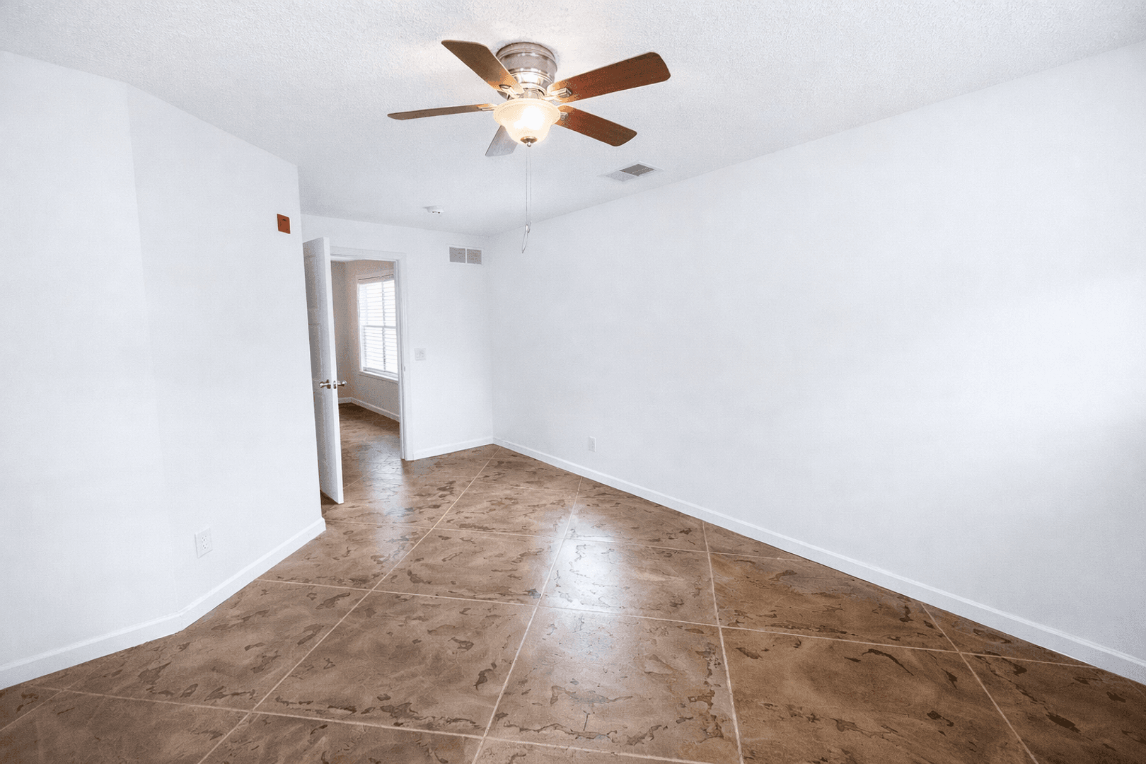 Minneapolis Apartment: 633 Ontario St SE