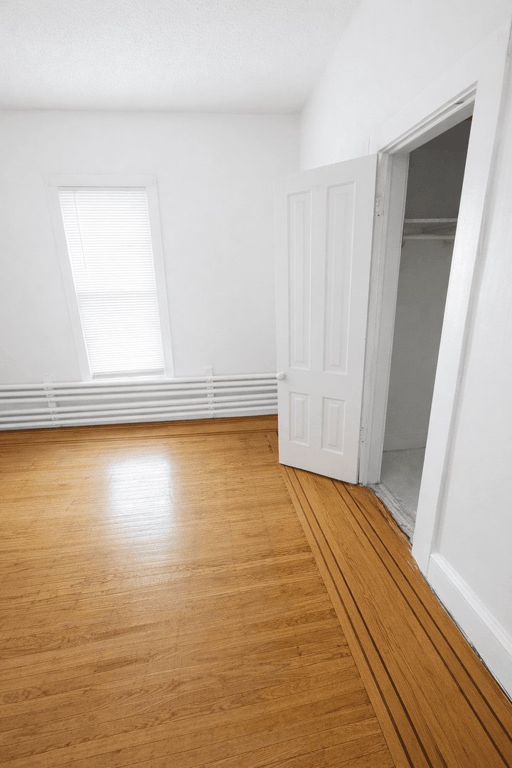 Minneapolis Apartment: 1309 7th St SE