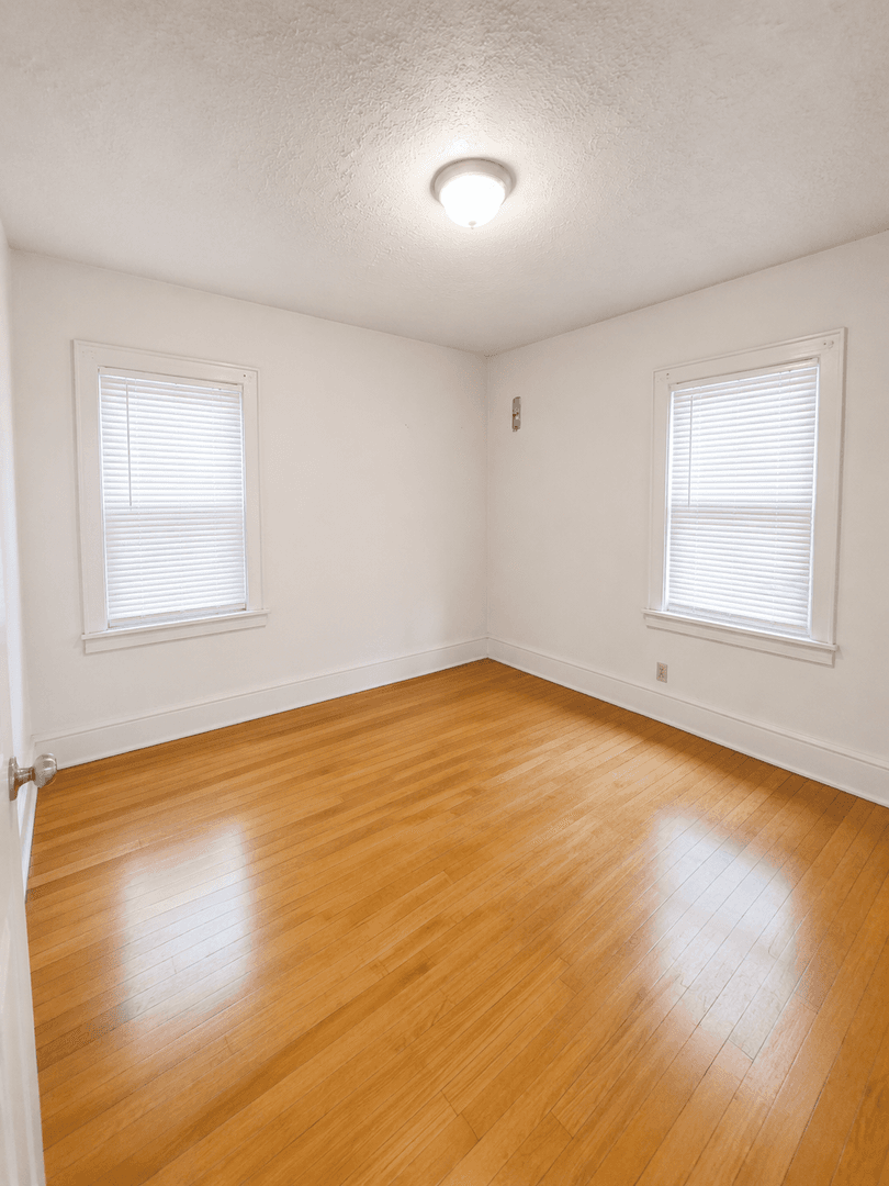 Minneapolis Apartment: 2018 Como Ave SE