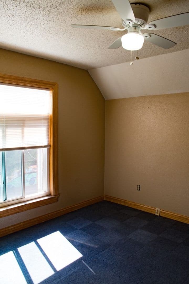 Minneapolis Apartment: 825-27 15th Ave SE