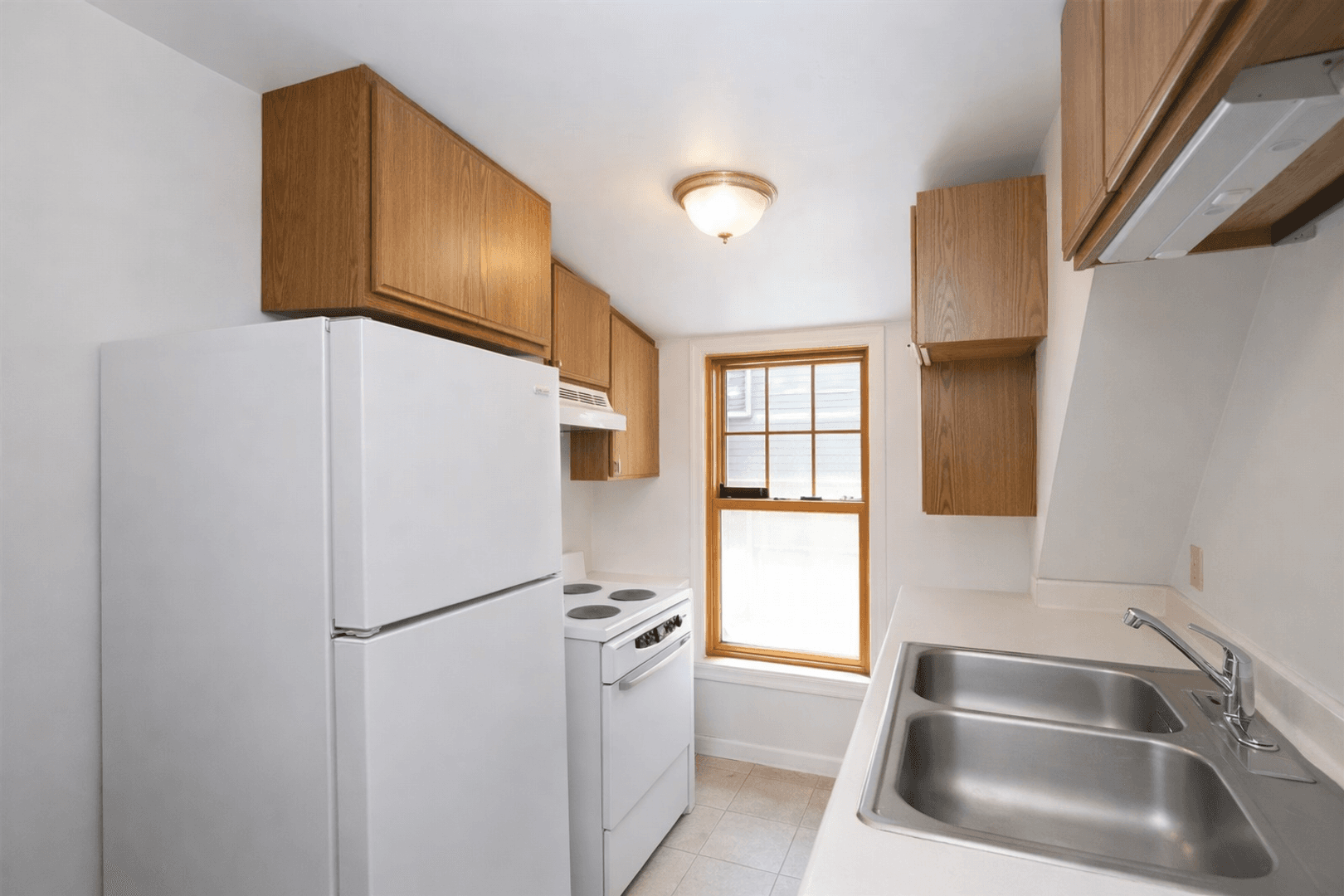 St. Paul Apartment: 1555 Carroll Ave