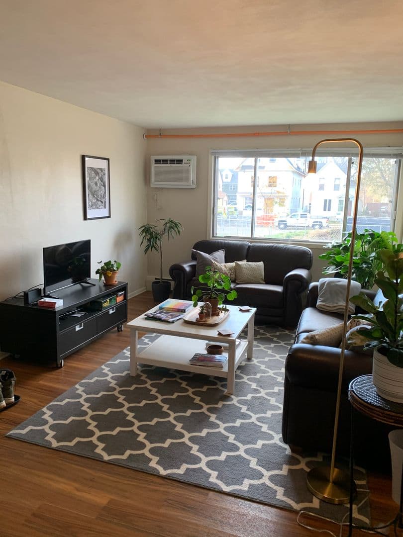 Minneapolis Apartment: 815 13th Ave SE