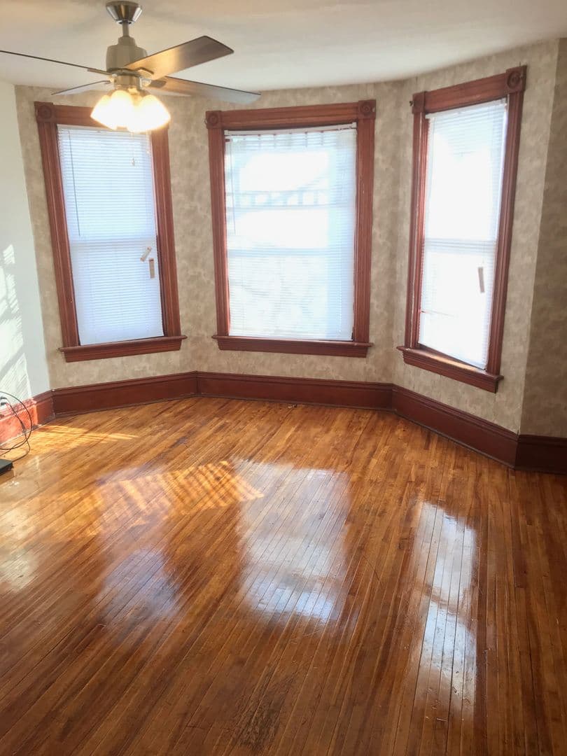 St. Paul Apartment: 1641 Hewitt Ave