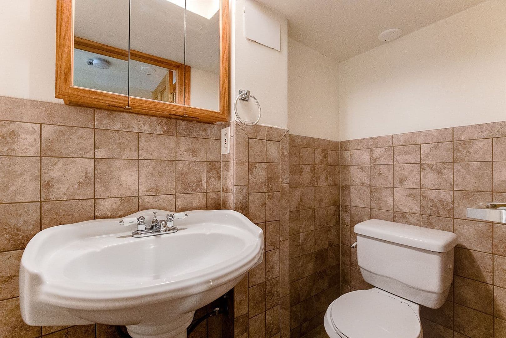 St. Paul Apartment: 865-67 Snelling Ave N