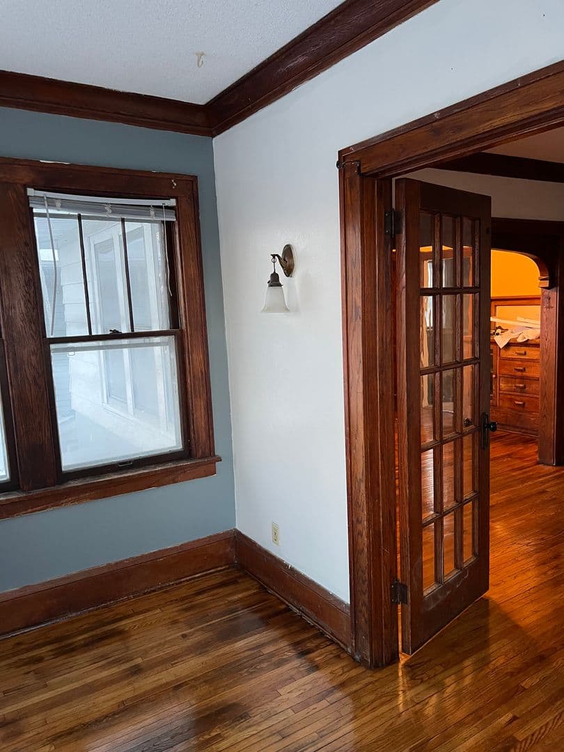 St. Paul Apartment: 613 Snelling Ave N