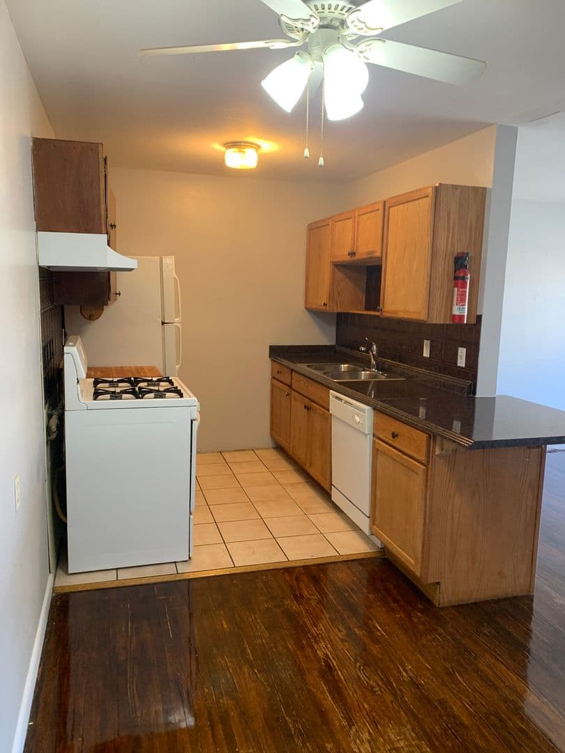 Minneapolis Apartment: 801 University Ave SE