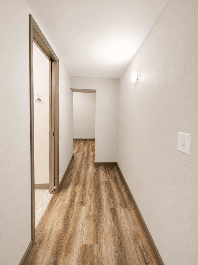 Minneapolis Apartment: 2018 Como Ave SE