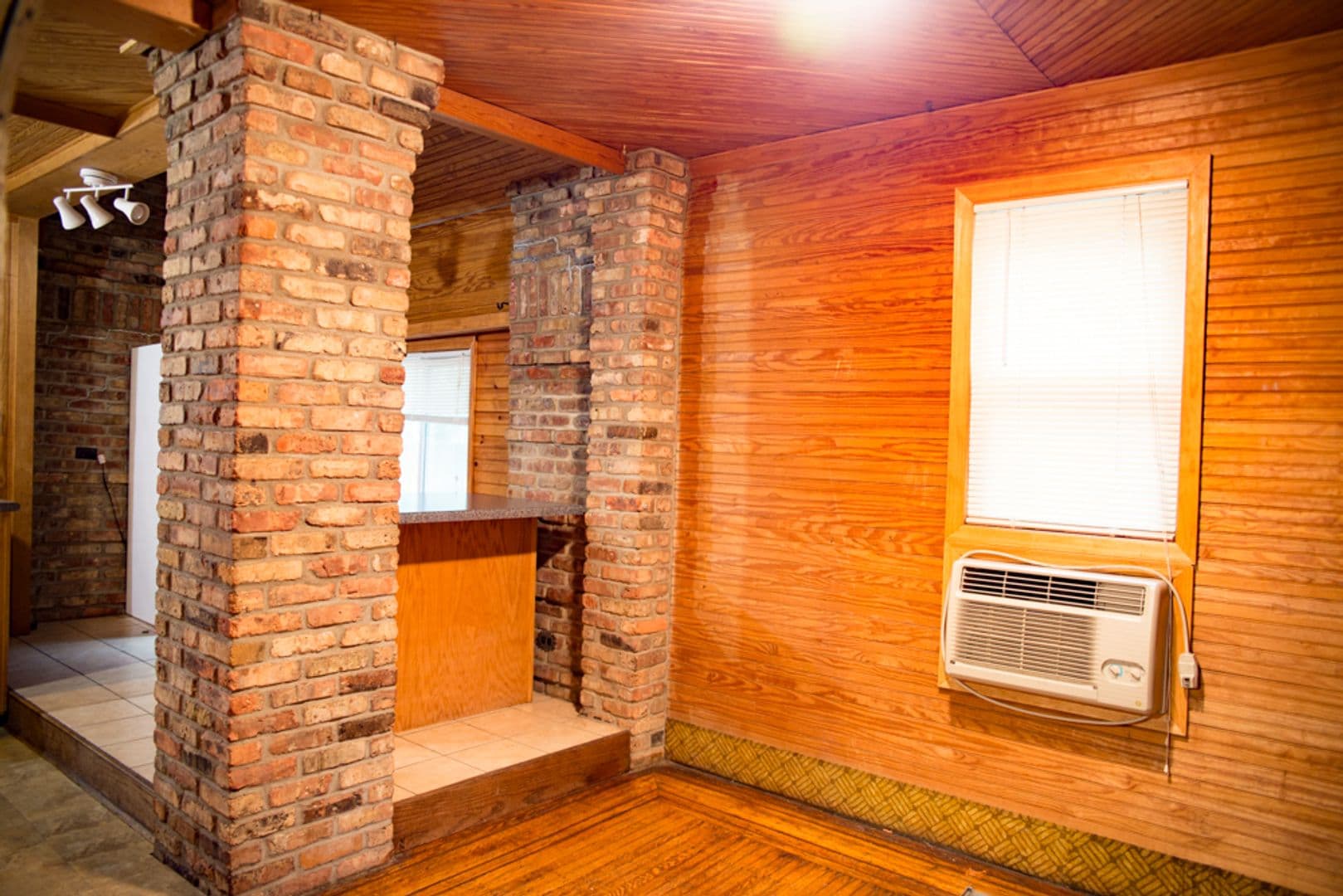 Minneapolis House: 1811 Como Ave SE