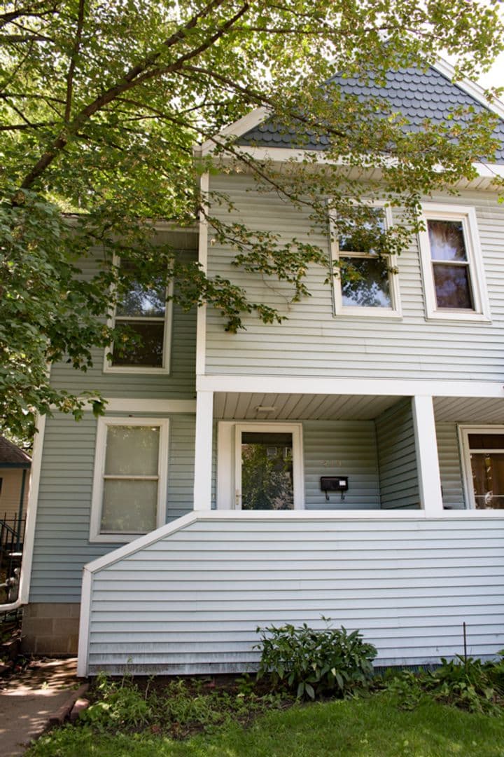 Minneapolis House: 425 8th Ave SE