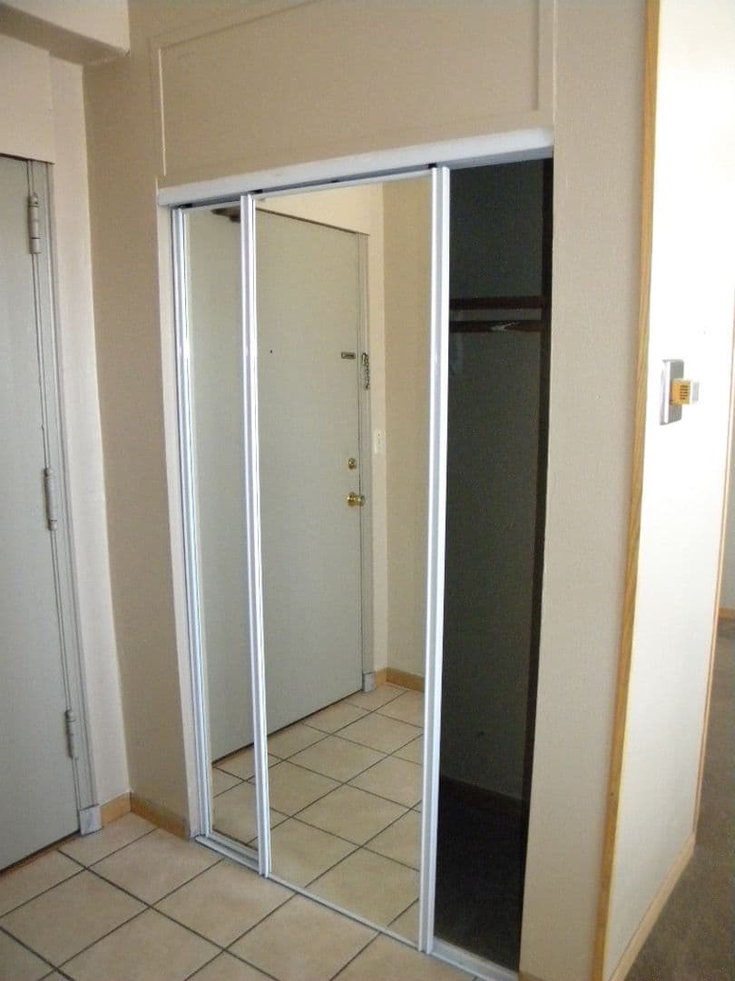 Minneapolis Apartment: 414 7th Ave SE