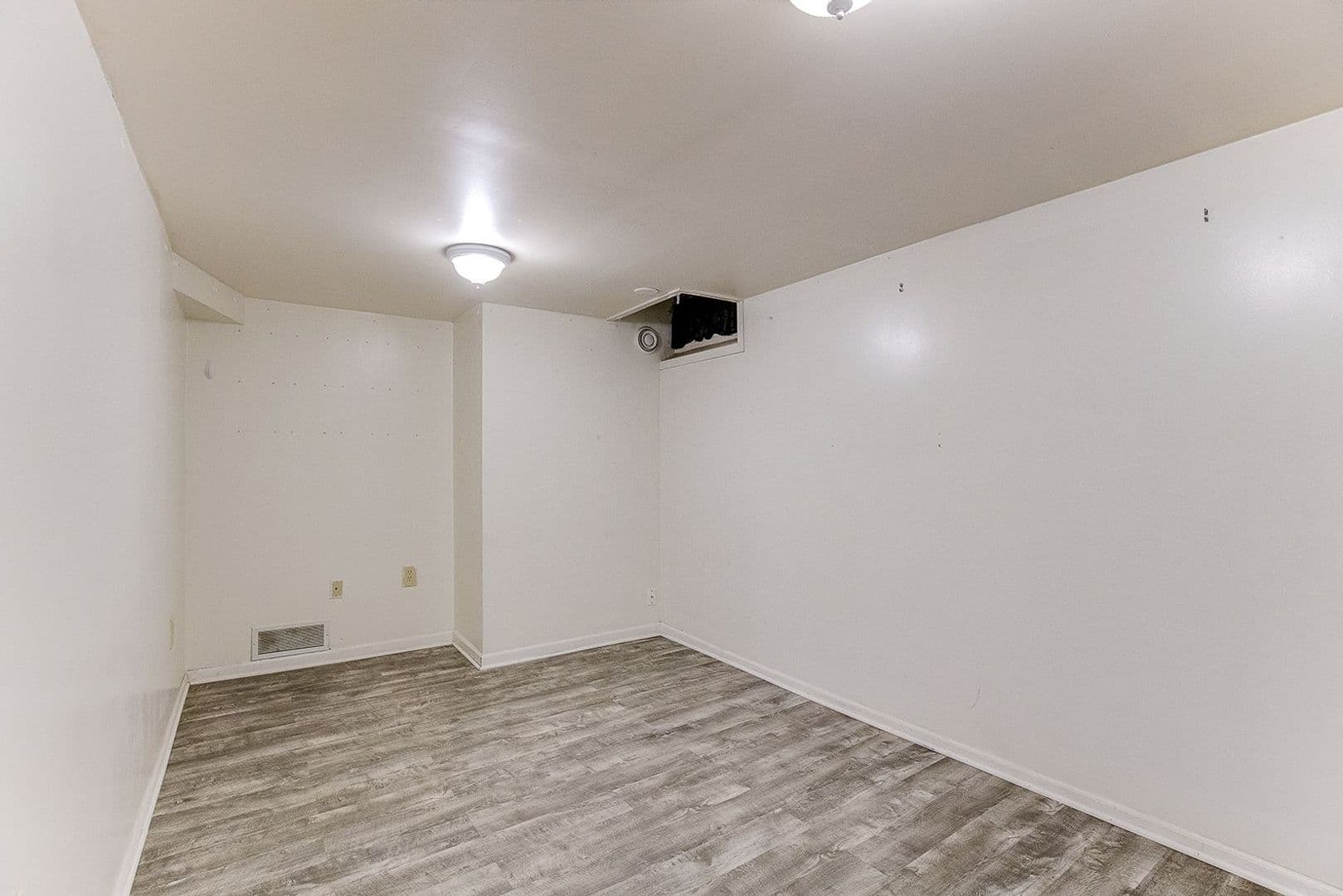 St. Paul Apartment: 865-67 Snelling Ave N