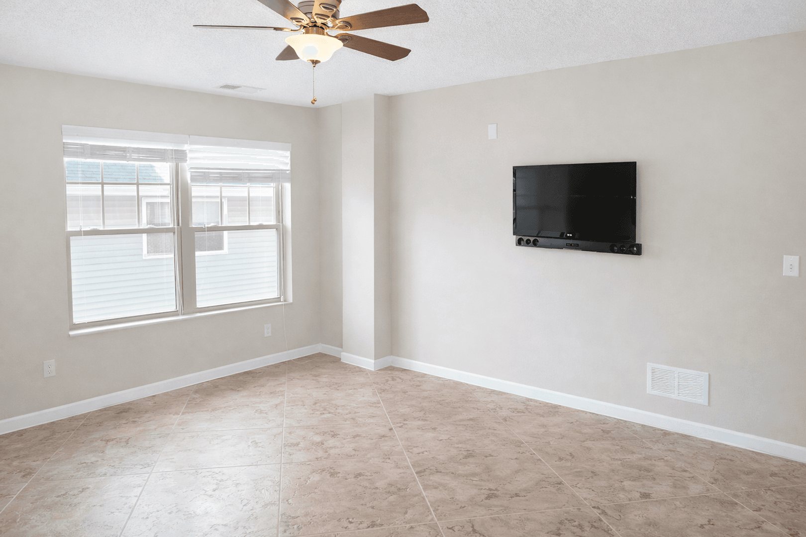 Minneapolis Apartment: 633 Ontario St SE