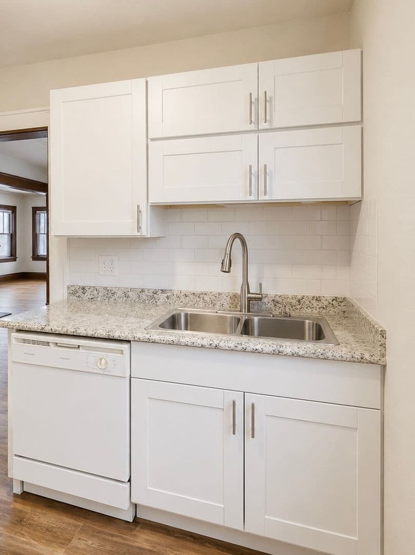 Minneapolis Apartment: 2018 Como Ave SE