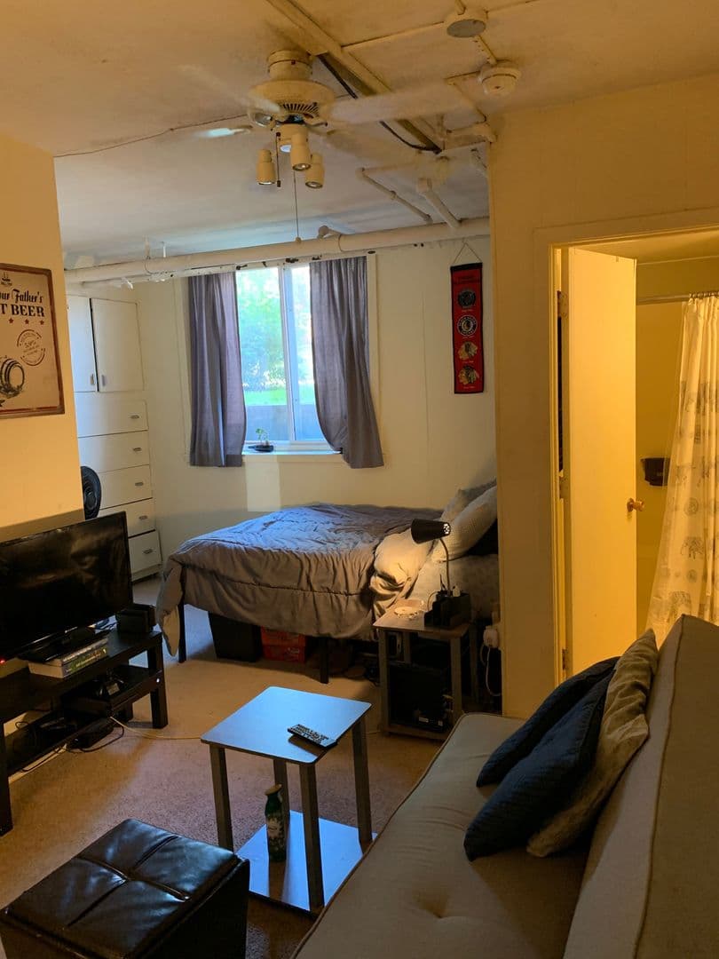 Minneapolis Apartment: 813 University Ave SE
