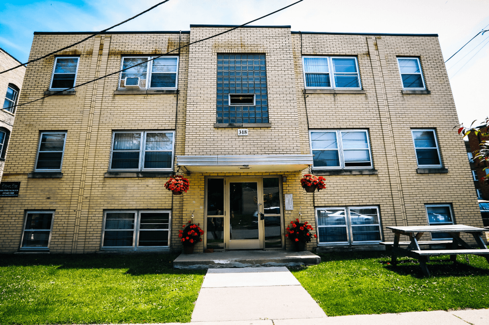 Minneapolis Apartment: 318 8th Ave SE