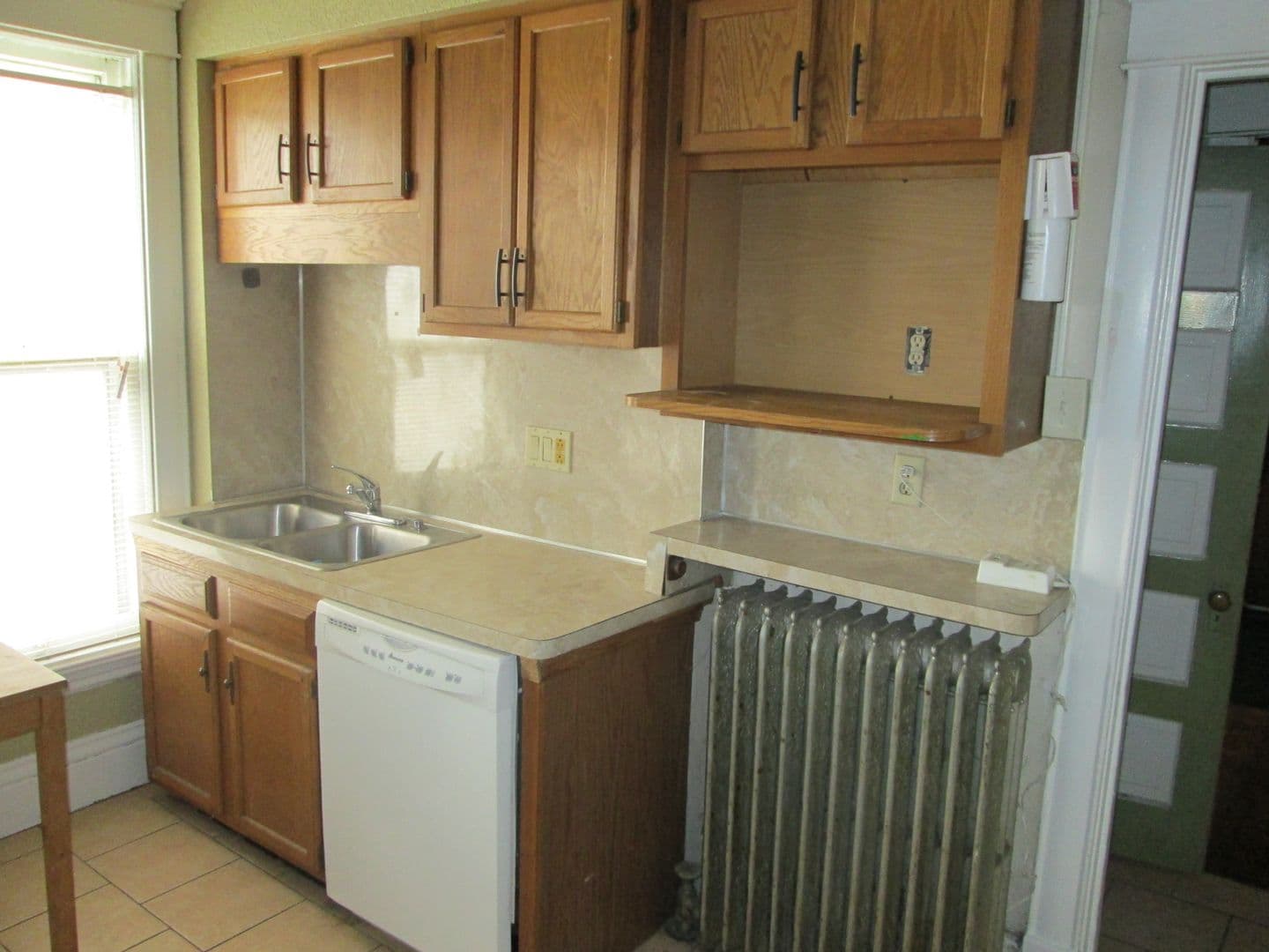 Minneapolis Apartment: 1724 Como Ave SE