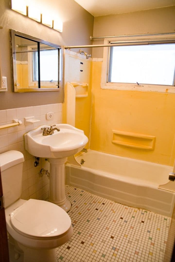 Minneapolis Apartment: 1104-06 13th Ave SE