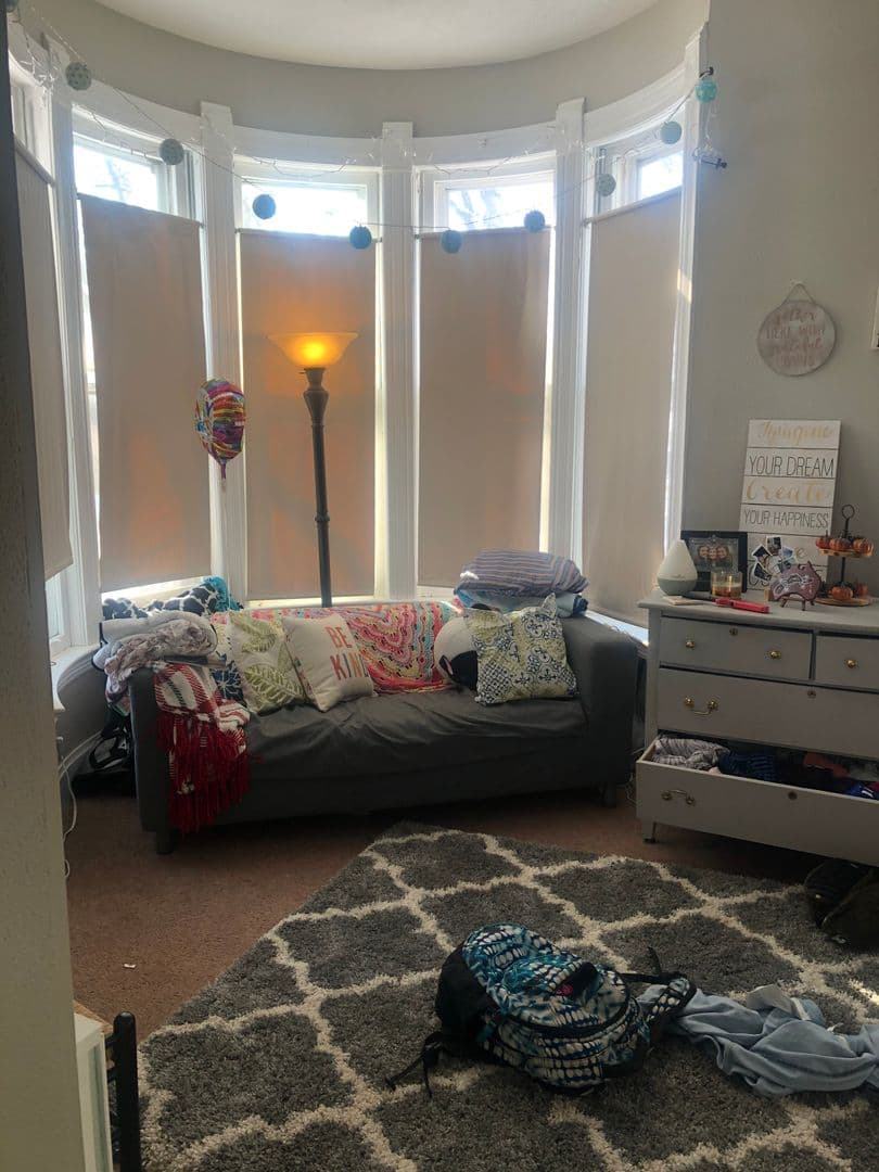 St. Paul Apartment: 1912 Roblyn Ave