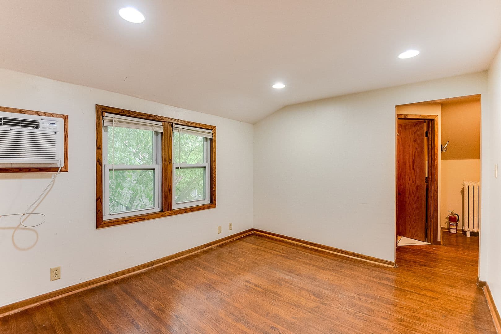 St. Paul Apartment: 293 Wilder St