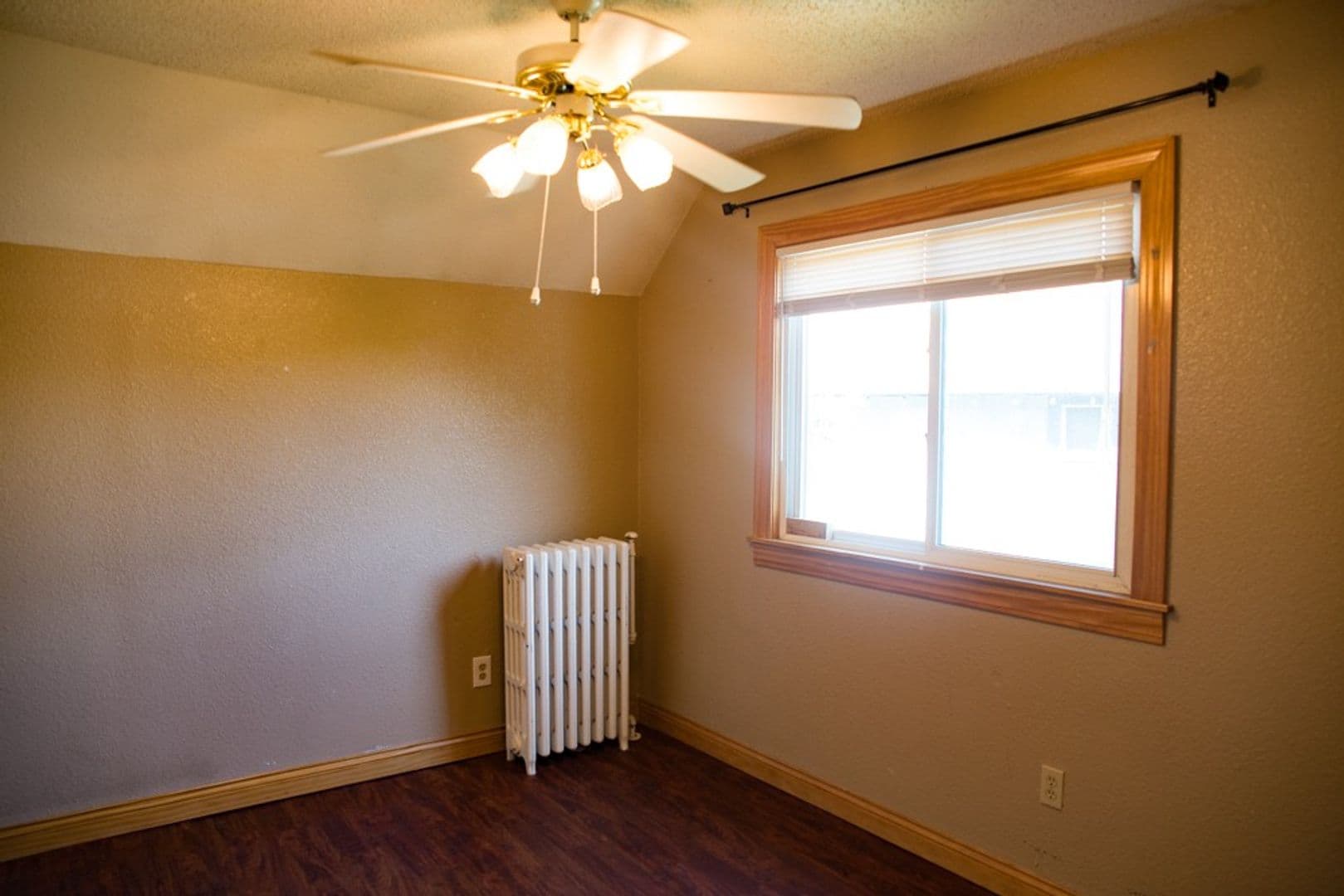 Minneapolis Apartment: 825-27 15th Ave SE