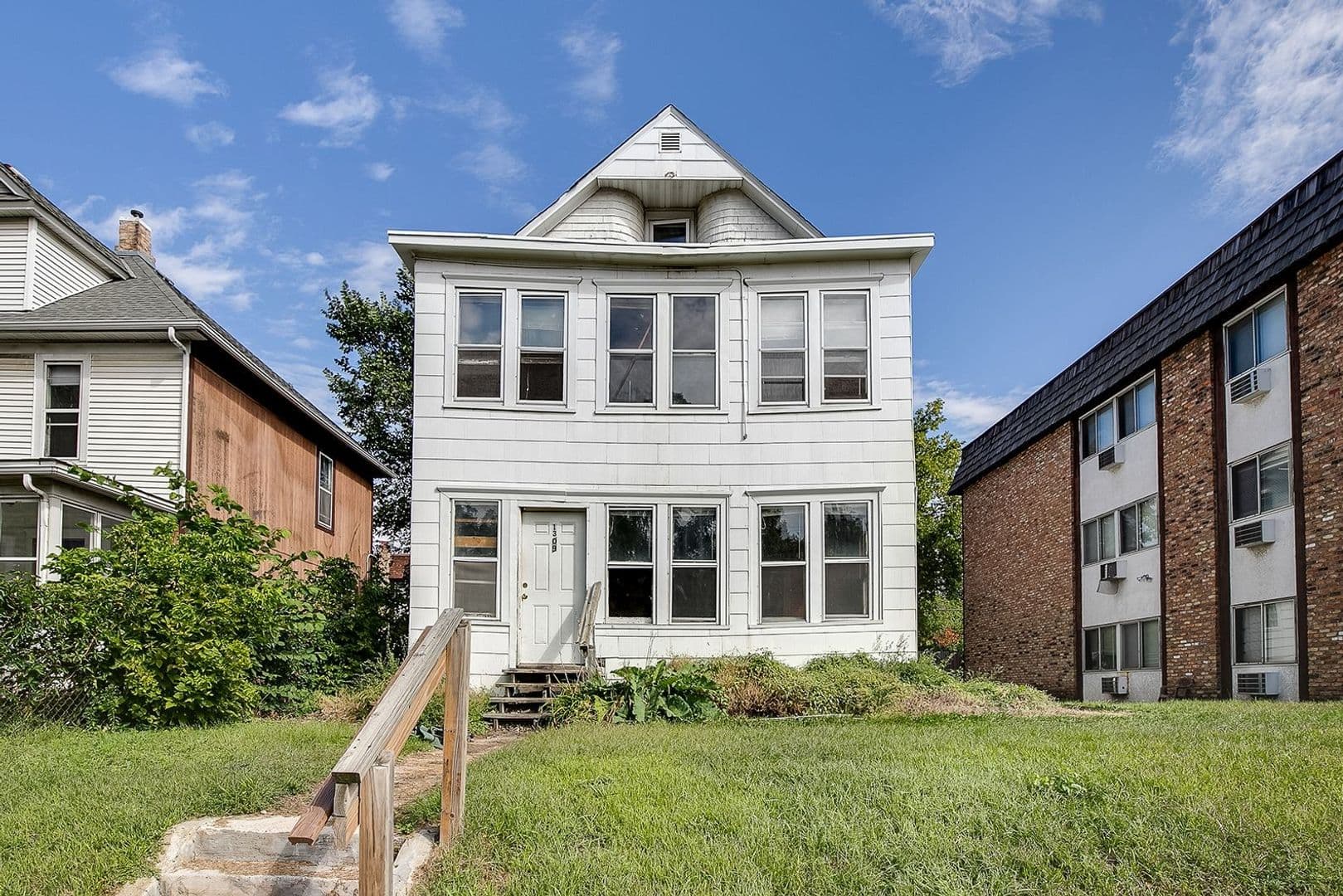 Minneapolis Apartment: 1309 E Hennepin Ave