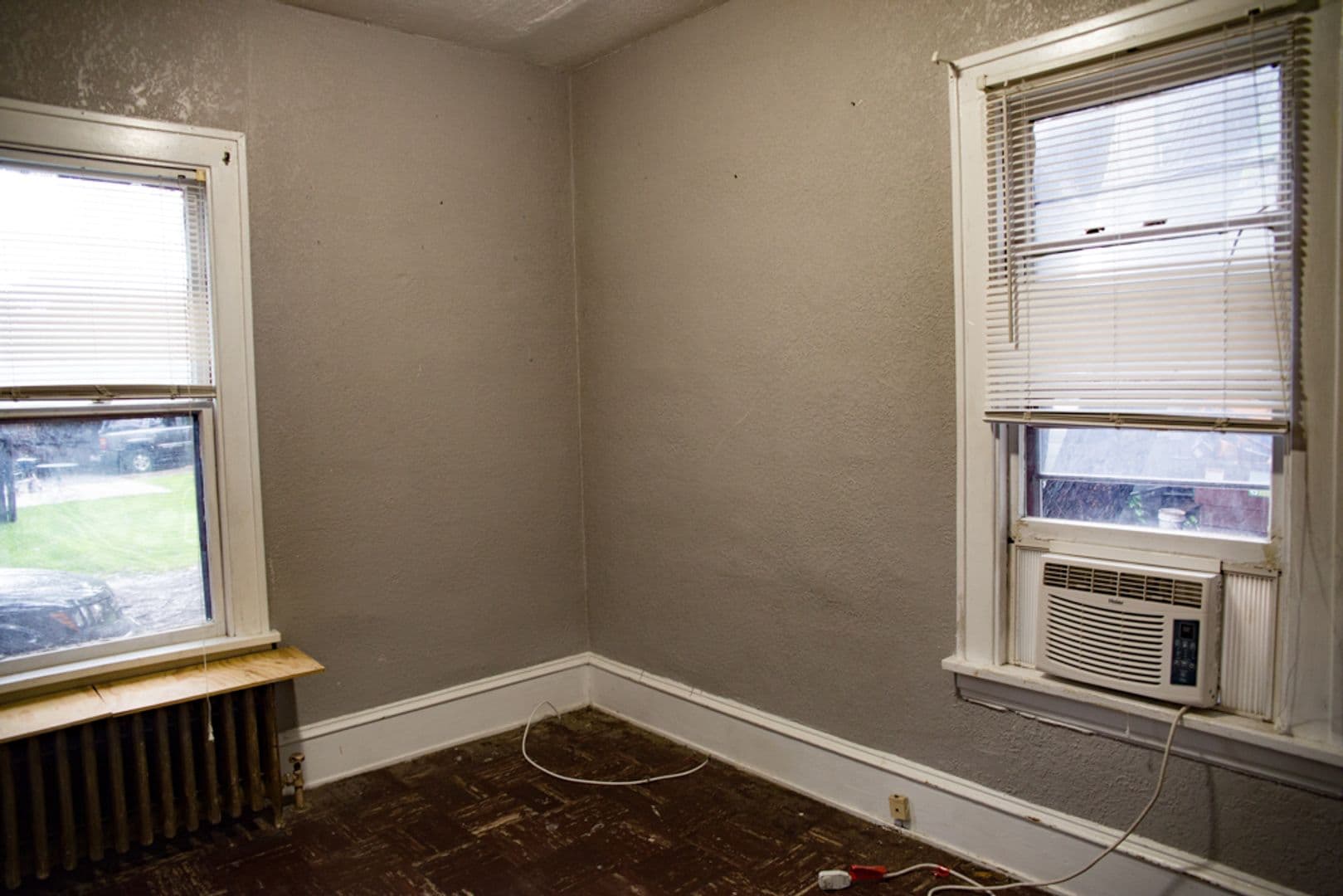 Minneapolis Apartment: 925-27 22nd Ave SE