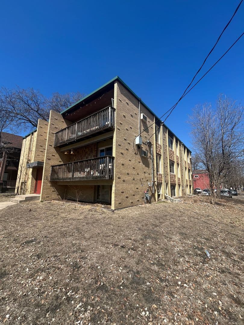 Minneapolis Apartment: 1327 7th St SE