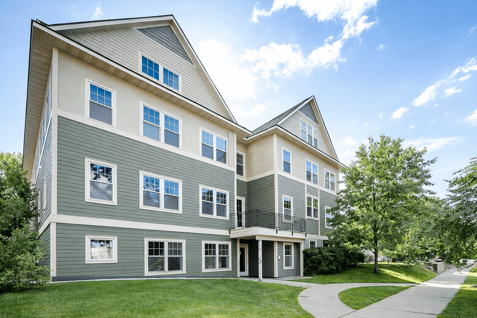 Minneapolis Apartment: 633 Ontario St SE