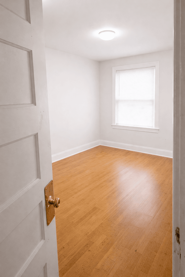 Minneapolis Apartment: 808-810 University Ave SE