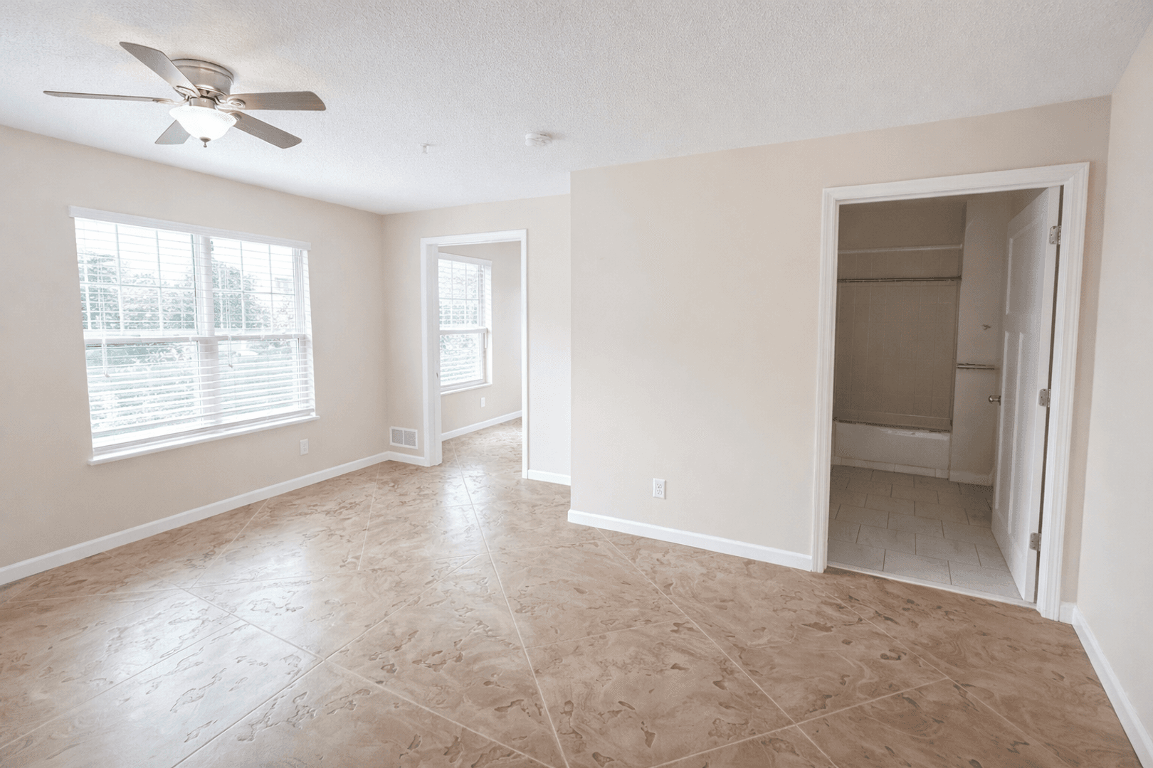 Minneapolis Apartment: 633 Ontario St SE