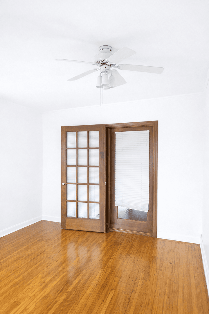 Minneapolis Apartment: 813 University Ave SE