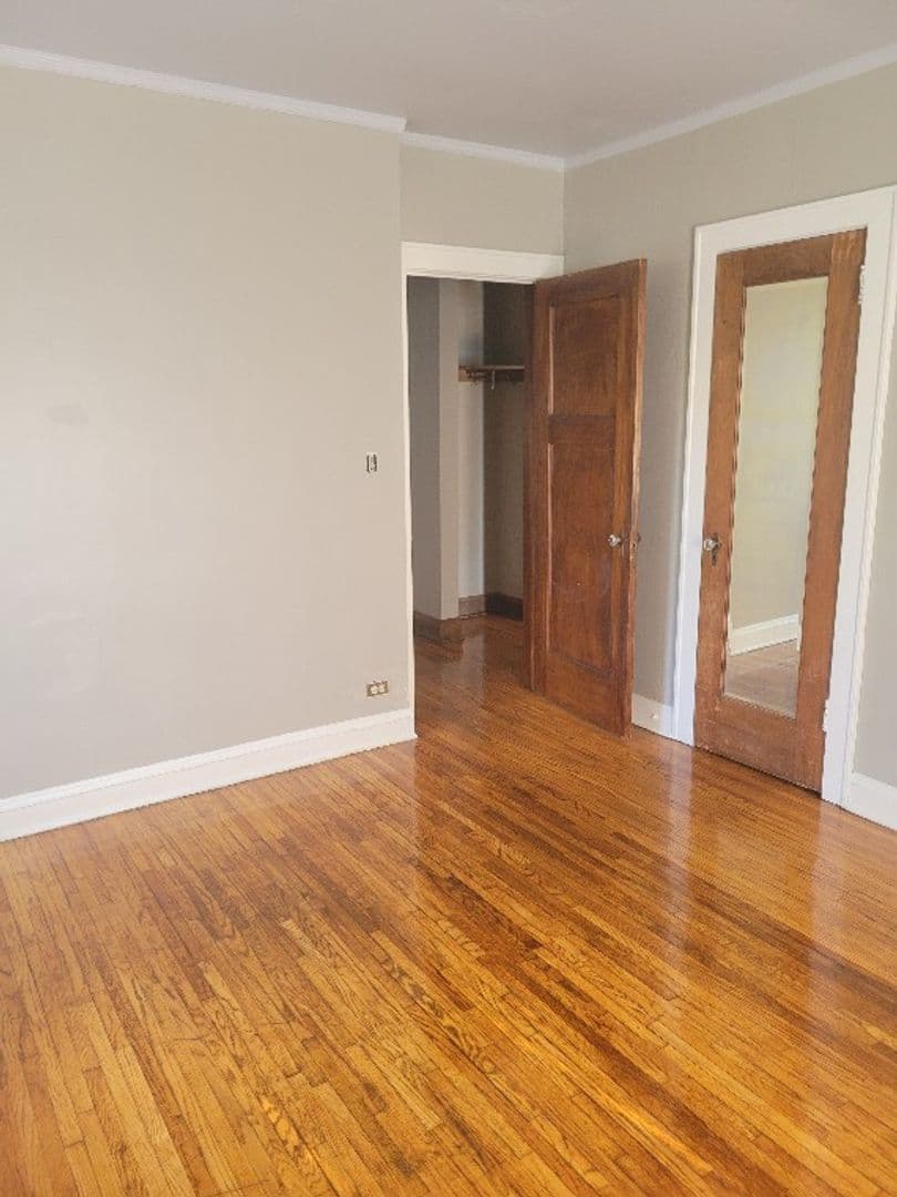 Minneapolis Apartment: 813 University Ave SE