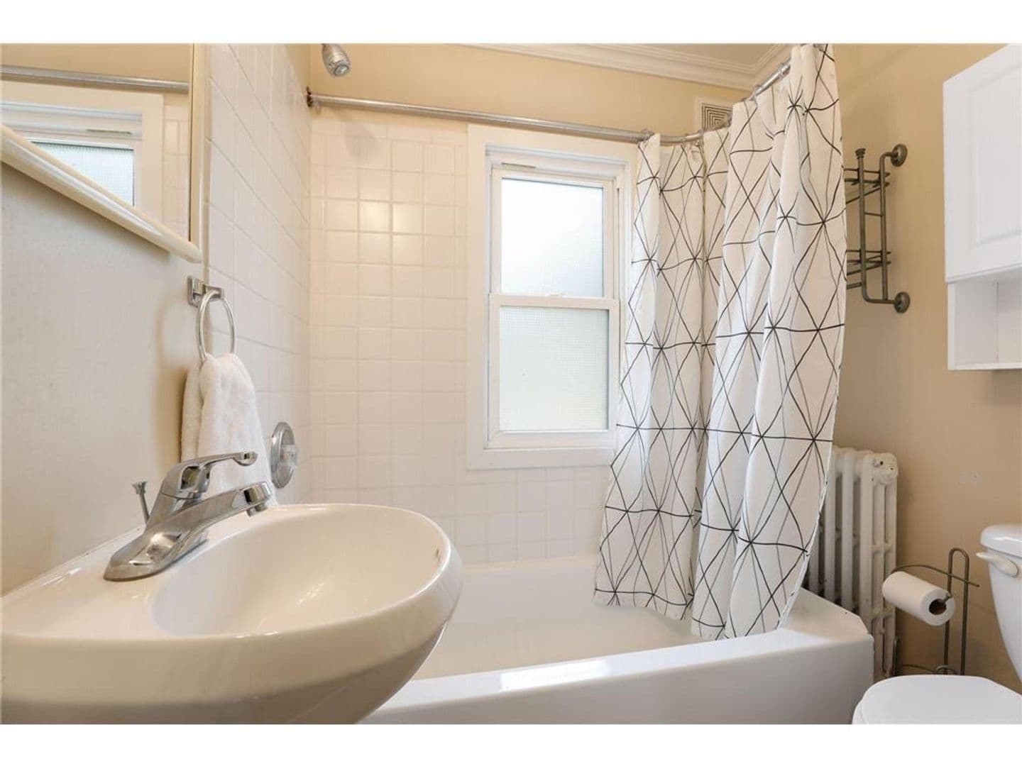 St. Paul House: 406 Fry St