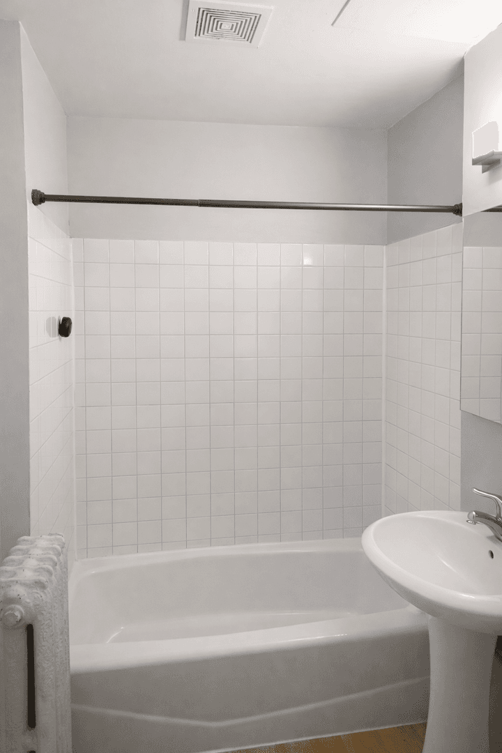 Minneapolis Apartment: 808-810 University Ave SE