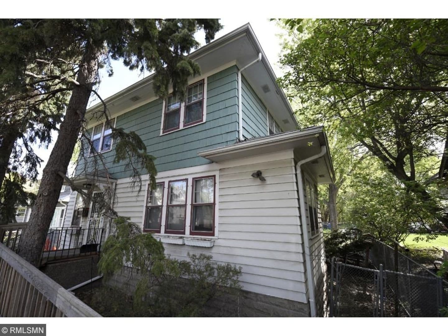 Minneapolis House: 1076 18th Ave SE