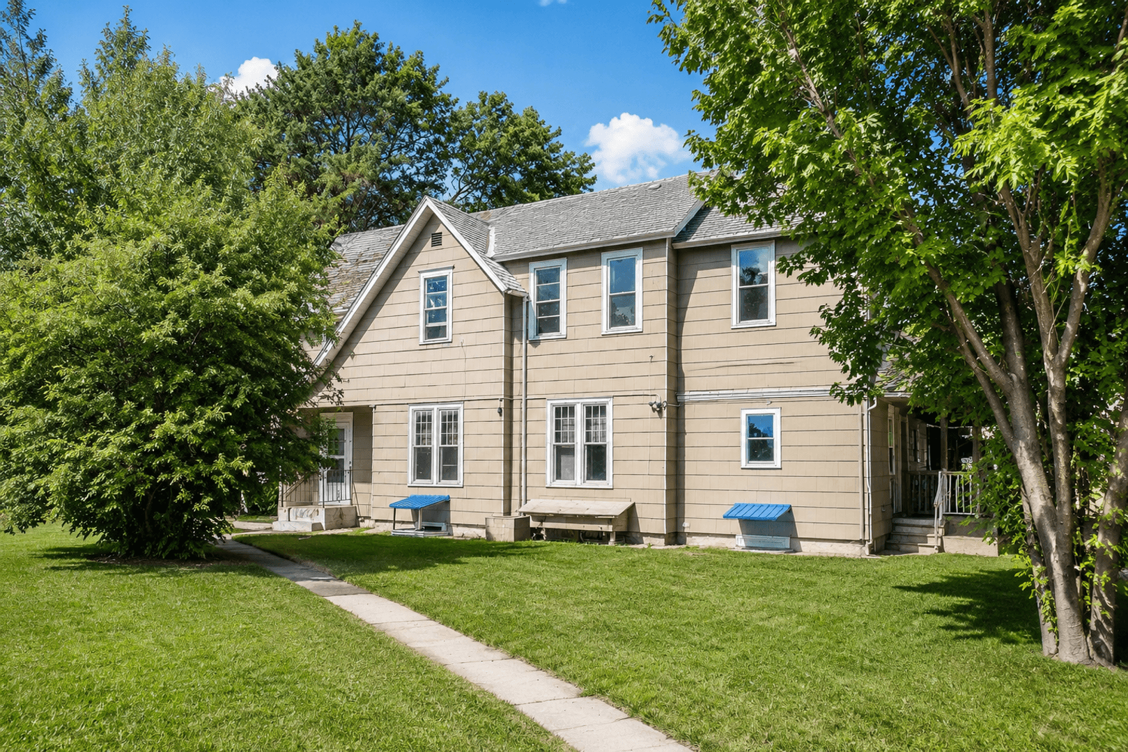 Minneapolis House: 911 E River Road
