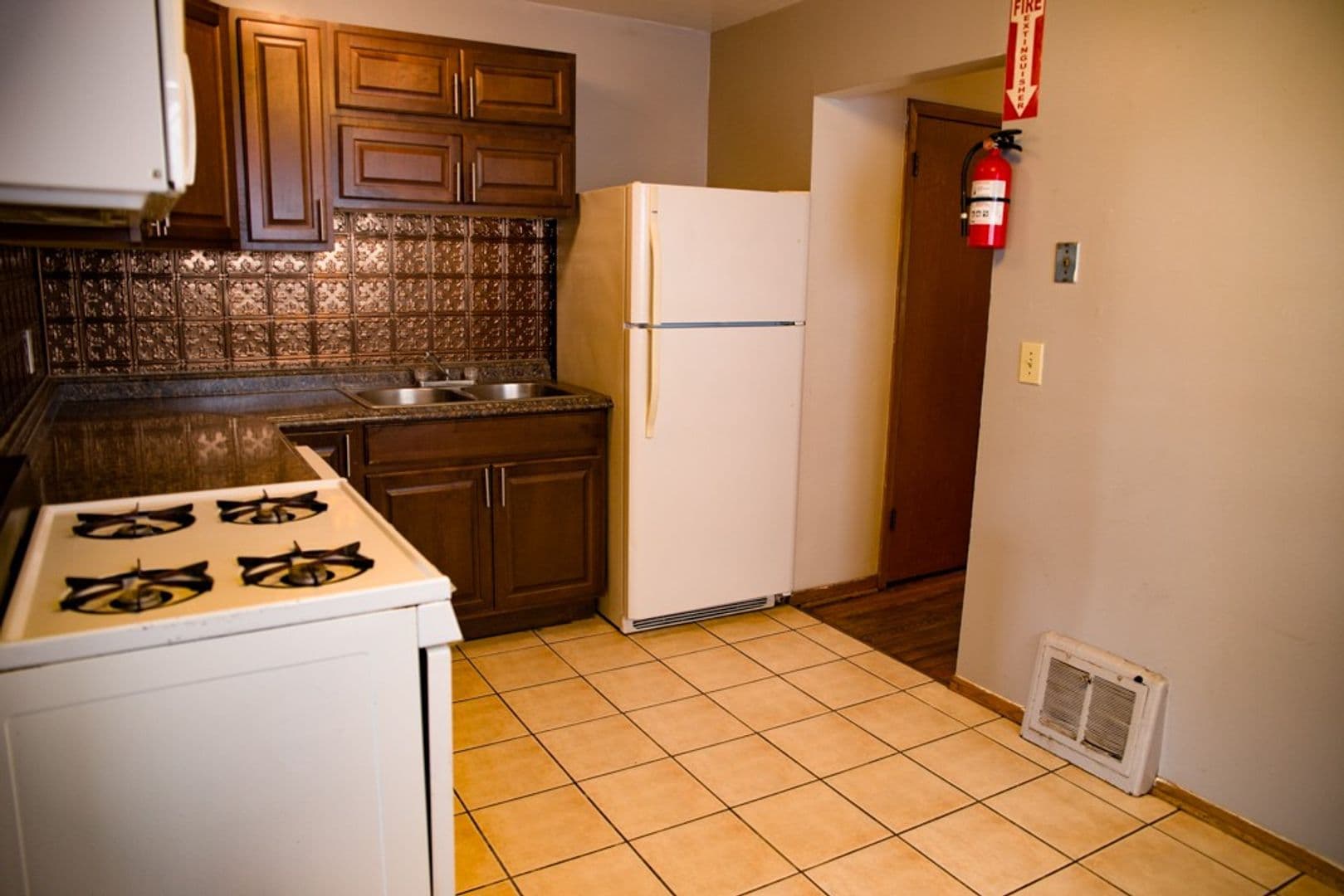 Minneapolis Apartment: 1104-06 13th Ave SE