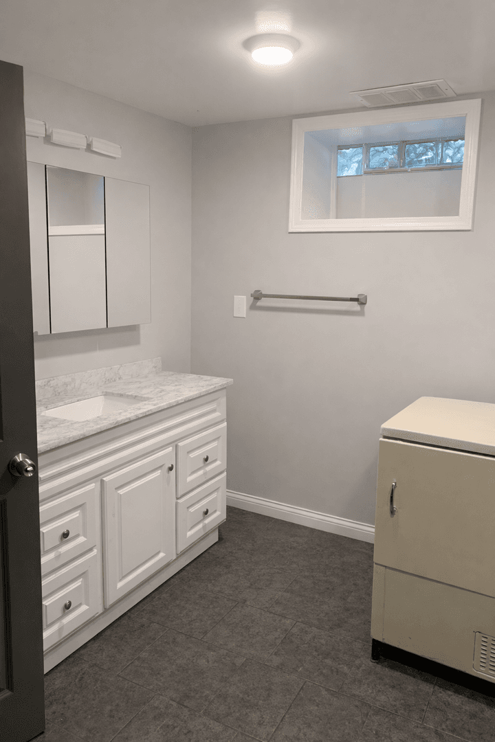 Minneapolis Apartment: 887 22nd Ave SE