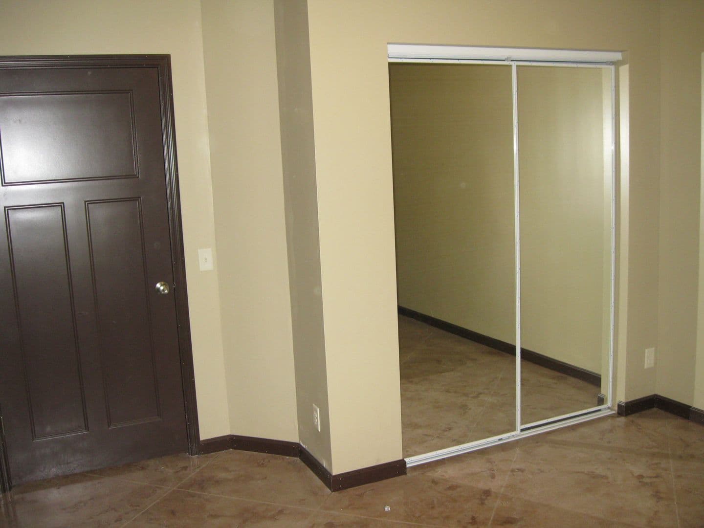Minneapolis Apartment: 633 Ontario St SE