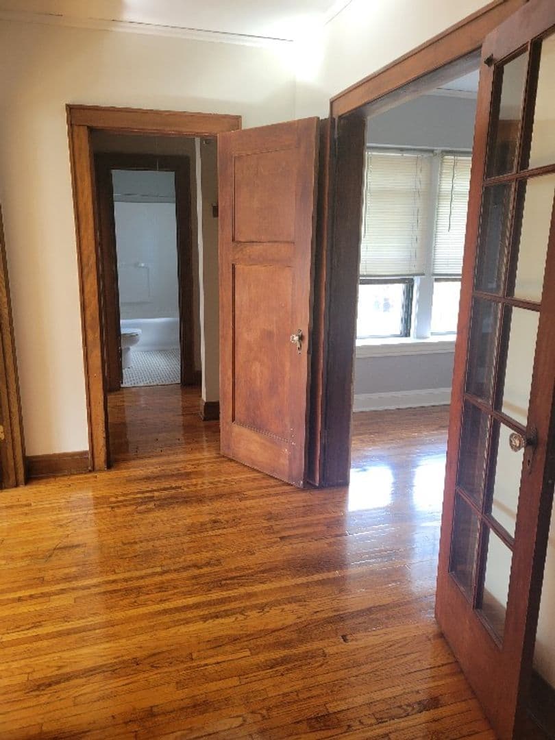 Minneapolis Apartment: 813 University Ave SE