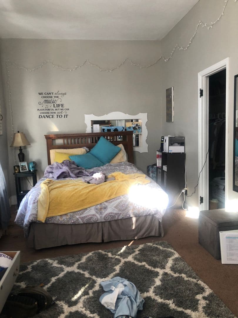 St. Paul Apartment: 1912 Roblyn Ave